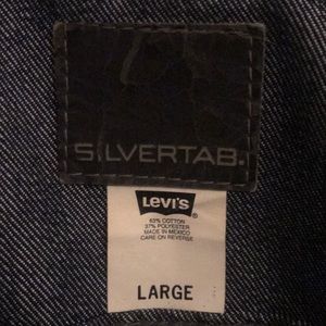 Size large Levi’s silvertab from the late 90s